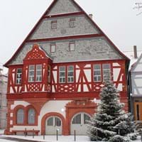 Bürgerhaus im Schnee