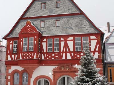 Bürgerhaus im Schnee